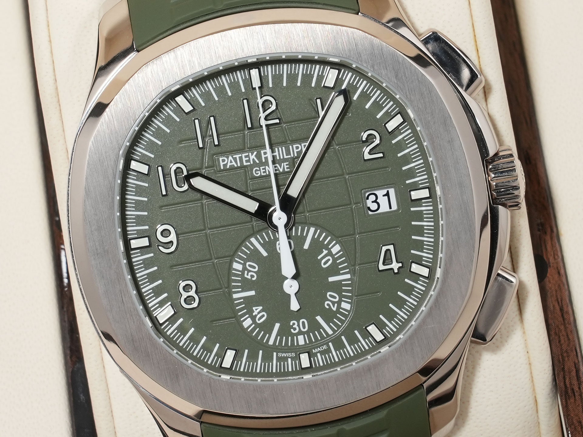 パテックフィリップ アクアノート Ref.5968G-010 ホワイトゴールド カーキグリーン文字盤 中古 g25xfyzr