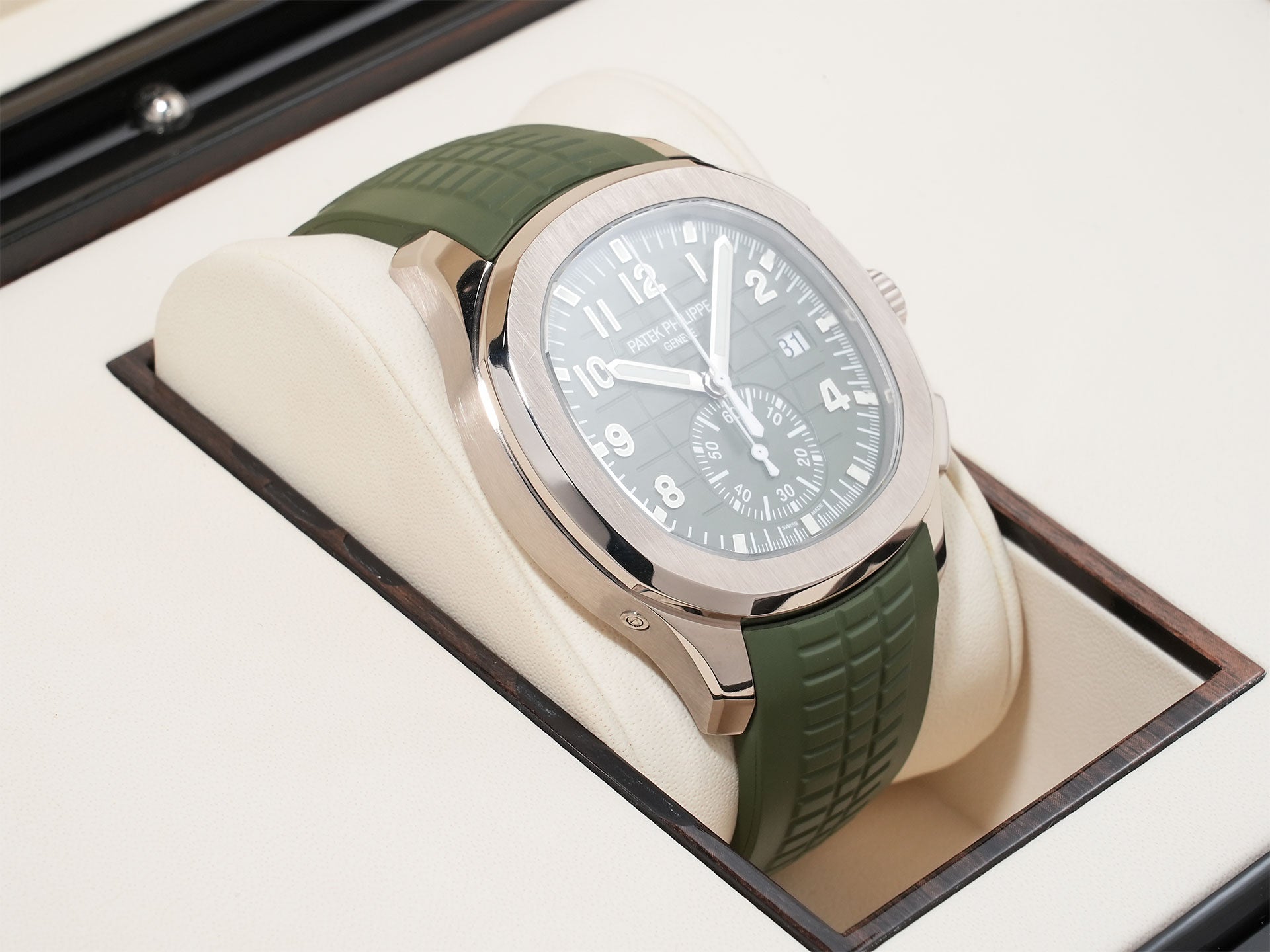 パテックフィリップ アクアノート Ref.5968G-010 ホワイトゴールド カーキグリーン文字盤 中古 g25xfyzr