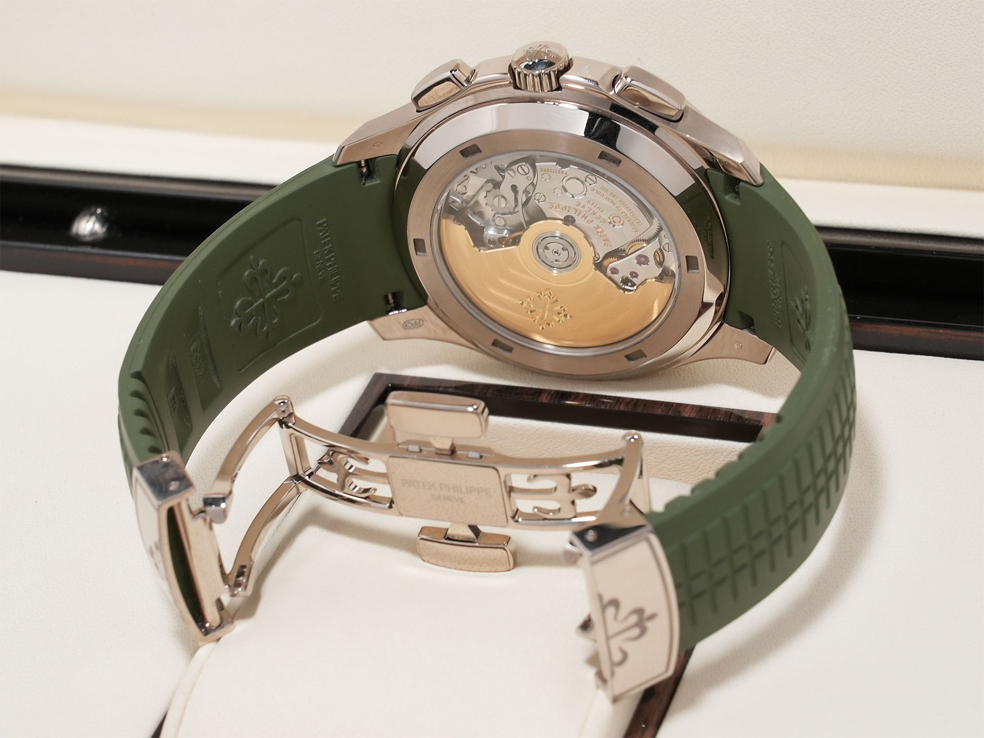 パテックフィリップ アクアノート Ref.5968G-010 ホワイトゴールド カーキグリーン文字盤 中古 g25xfyzr