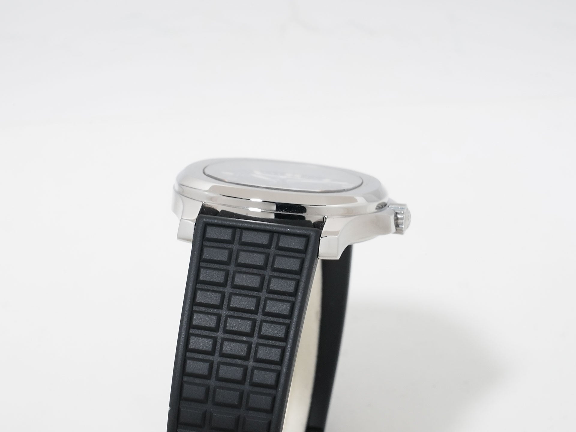 Patek Philippe Aquanaut Medium Ref. 5060A-001 Stainless Steel Black Dial Excellent Condition g6xk3n4g