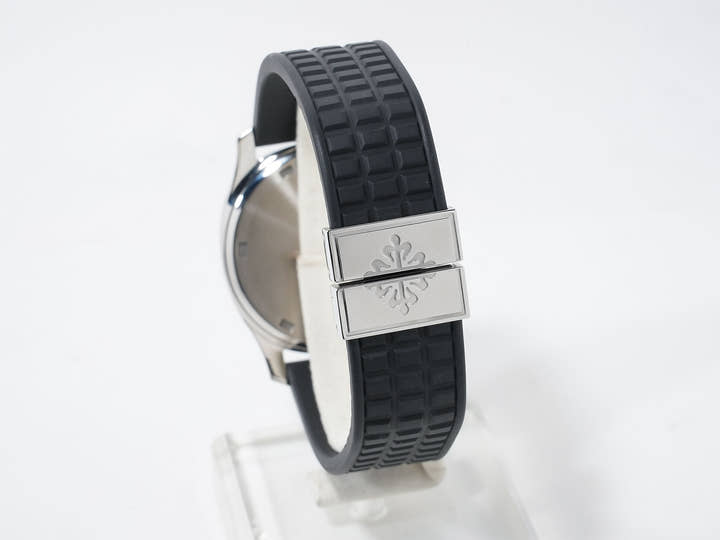 Patek Philippe Aquanaut Medium Ref. 5060A-001 Stainless Steel Black Dial Excellent Condition g6xk3n4g