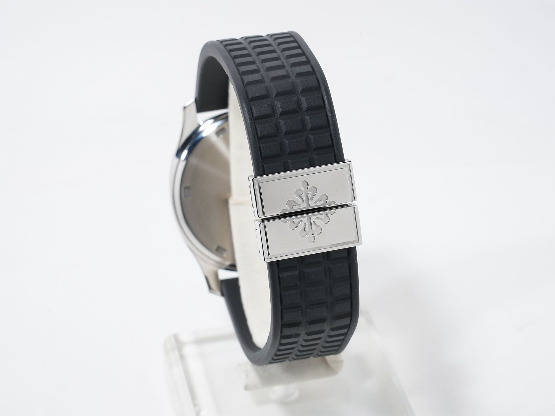 Patek Philippe Aquanaut Medium Ref. 5060A-001 Stainless Steel Black Dial Excellent Condition g6xk3n4g