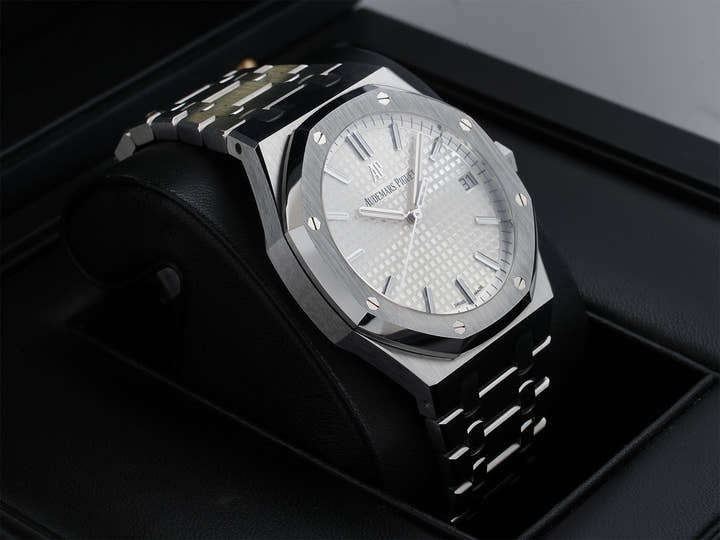 オーデマピゲ ロイヤルオーク Ref.15500ST.OO.1220ST.04 ステンレススチール シルバー文字盤 中古 5eoouafz