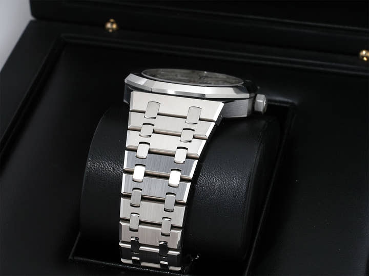 オーデマピゲ ロイヤルオーク Ref.15500ST.OO.1220ST.04 ステンレススチール シルバー文字盤 中古 5eoouafz