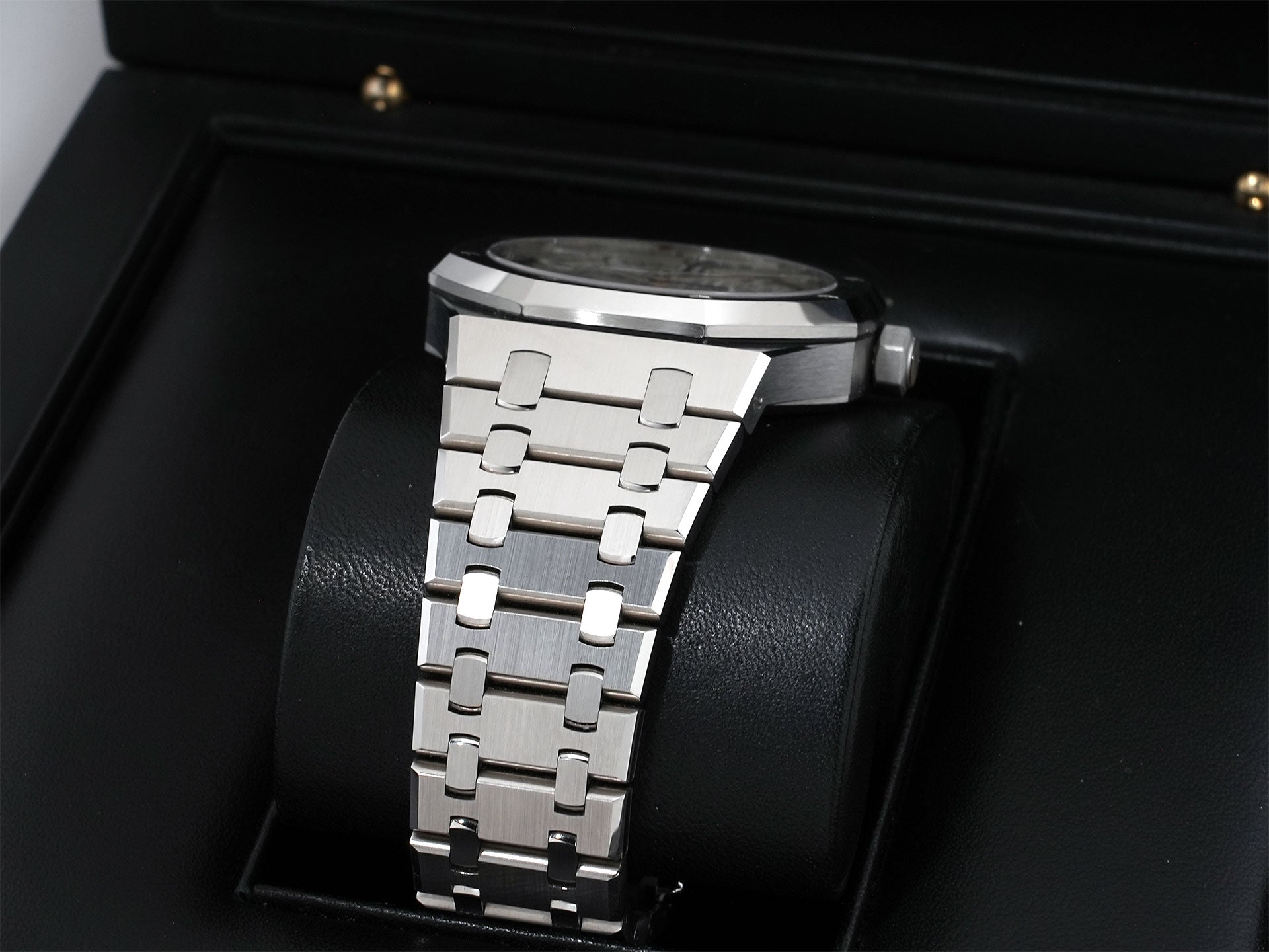 オーデマピゲ ロイヤルオーク Ref.15500ST.OO.1220ST.04 ステンレススチール シルバー文字盤 中古 5eoouafz