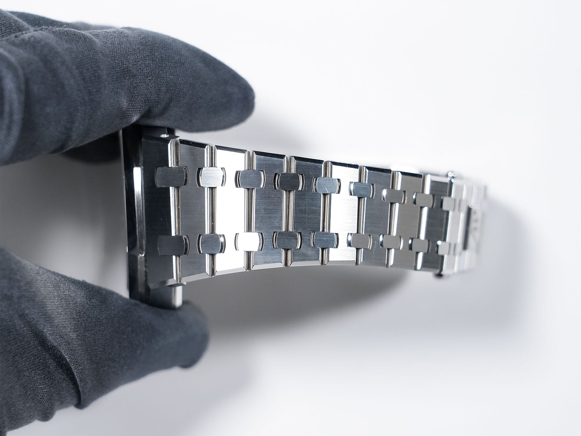 オーデマピゲ ロイヤルオーク Ref.15500ST.OO.1220ST.04 ステンレススチール シルバー文字盤 中古 5eoouafz