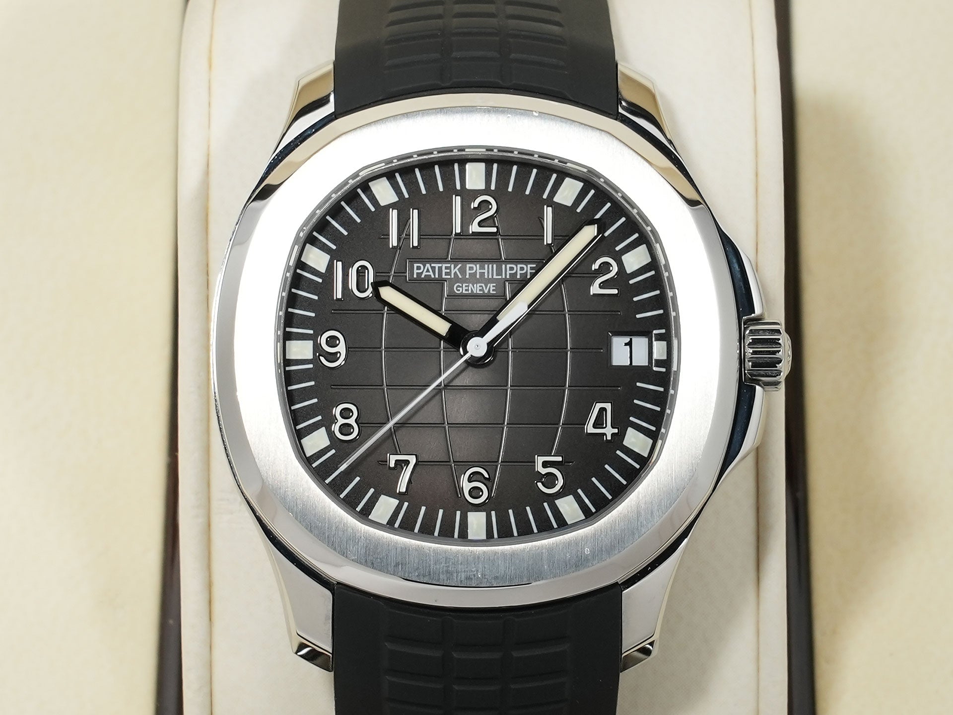 パテックフィリップ アクアノート Ref.5167A-001 ステンレススチール ブラック文字盤 中古 4ns4kdaj