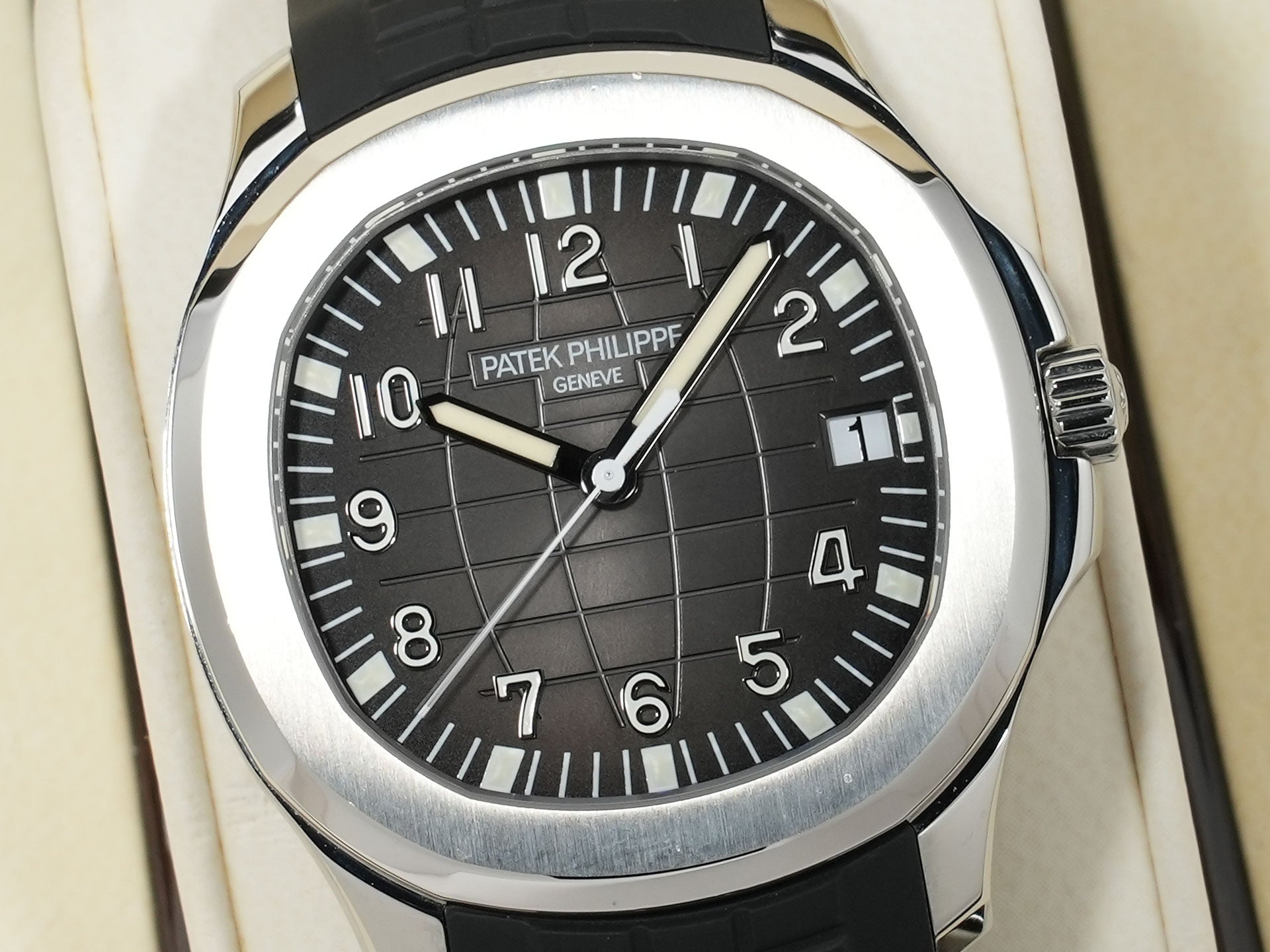 パテックフィリップ アクアノート Ref.5167A-001 ステンレススチール ブラック文字盤 中古 4ns4kdaj