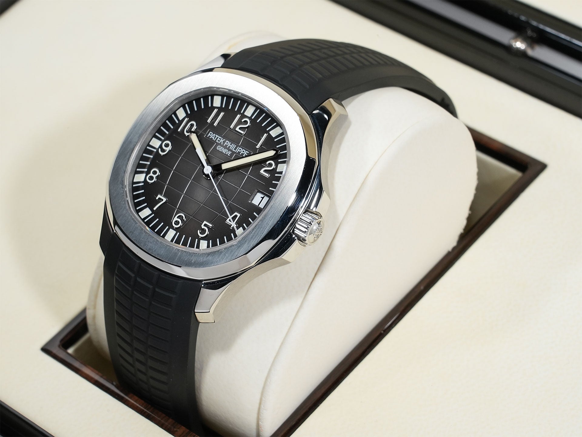 パテックフィリップ アクアノート Ref.5167A-001 ステンレススチール ブラック文字盤 中古 4ns4kdaj