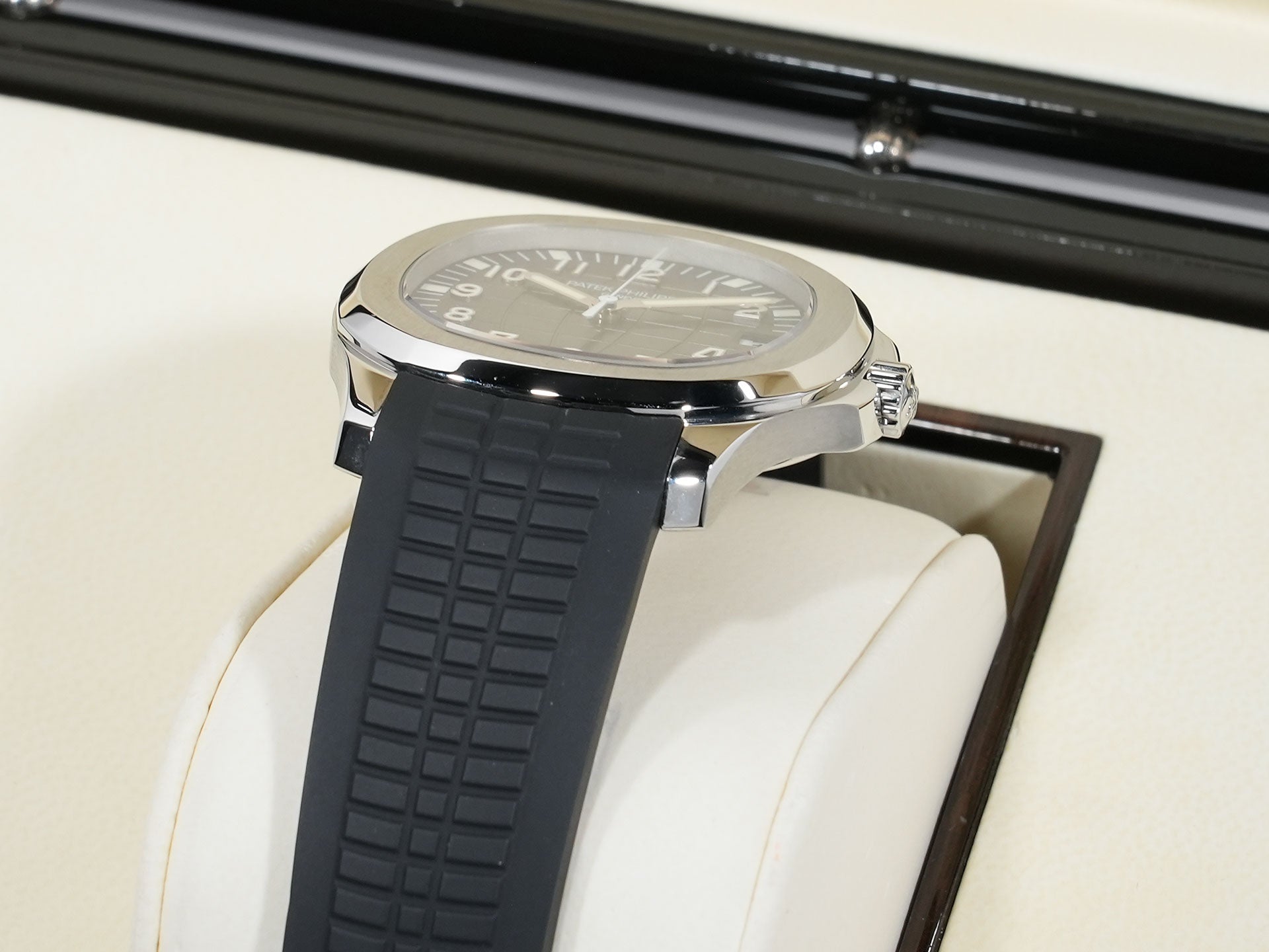 パテックフィリップ アクアノート Ref.5167A-001 ステンレススチール ブラック文字盤 中古 4ns4kdaj