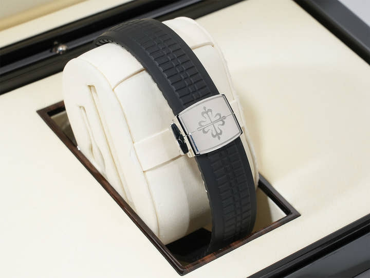 パテックフィリップ アクアノート Ref.5167A-001 ステンレススチール ブラック文字盤 中古 4ns4kdaj