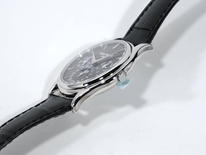 Patek Philippe Perpetual Calendar Ref. 5140P-017 Platinum Gray Dial Pre-owned evdndzc5