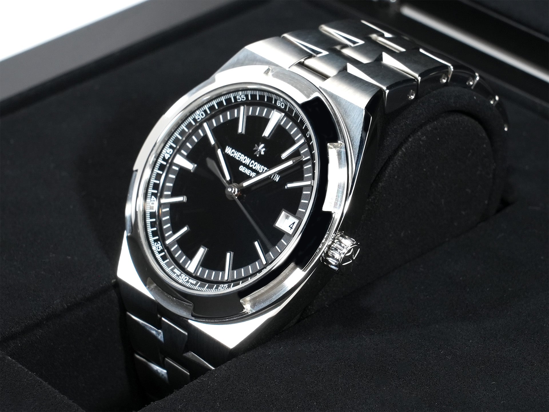 ヴァシュロンコンスタンタン オーヴァーシーズ Ref.4500V/110A-B483 ステンレススチール ブラック文字盤 未使用 urpjjy54