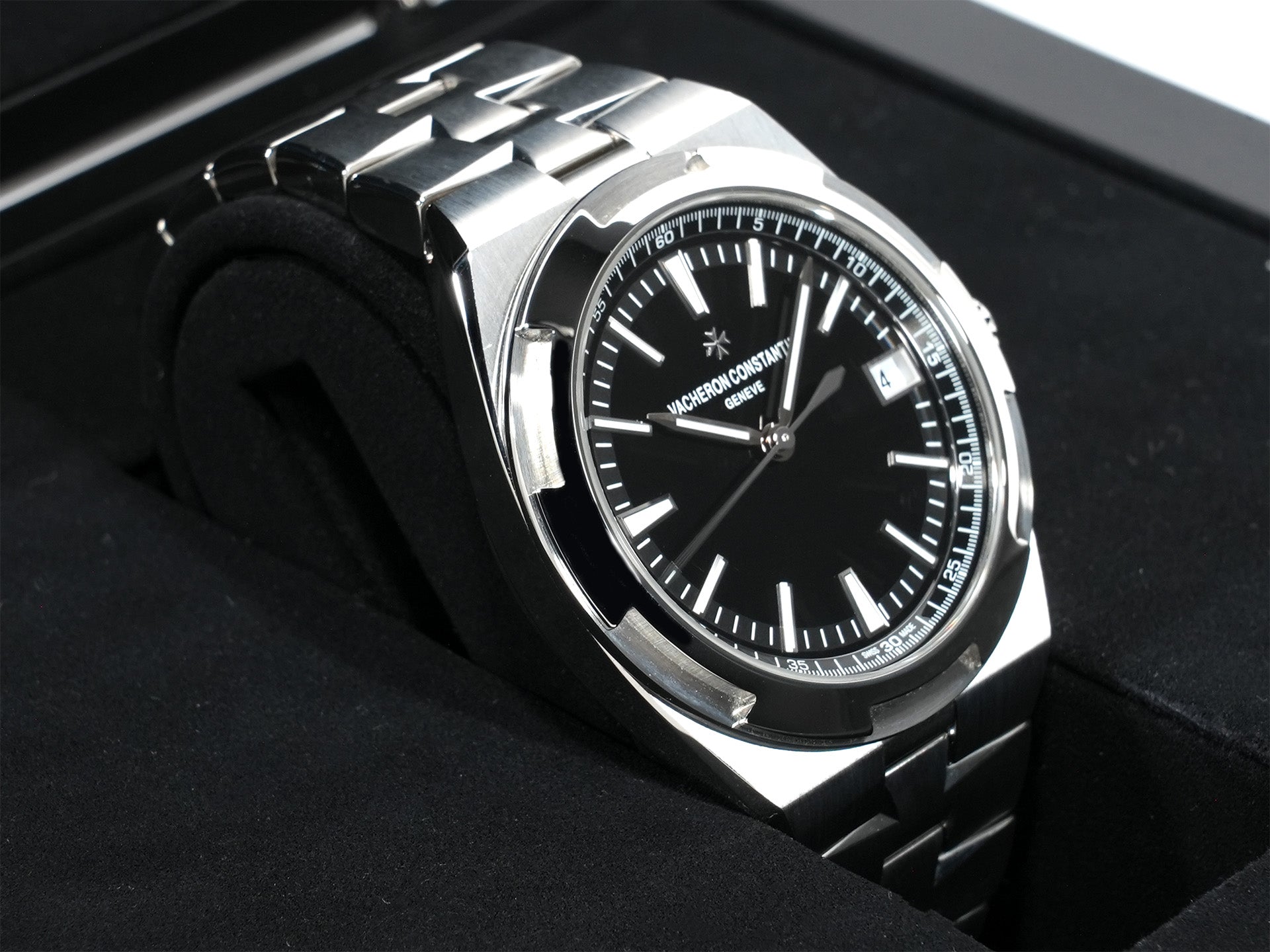 ヴァシュロンコンスタンタン オーヴァーシーズ Ref.4500V/110A-B483 ステンレススチール ブラック文字盤 未使用 urpjjy54