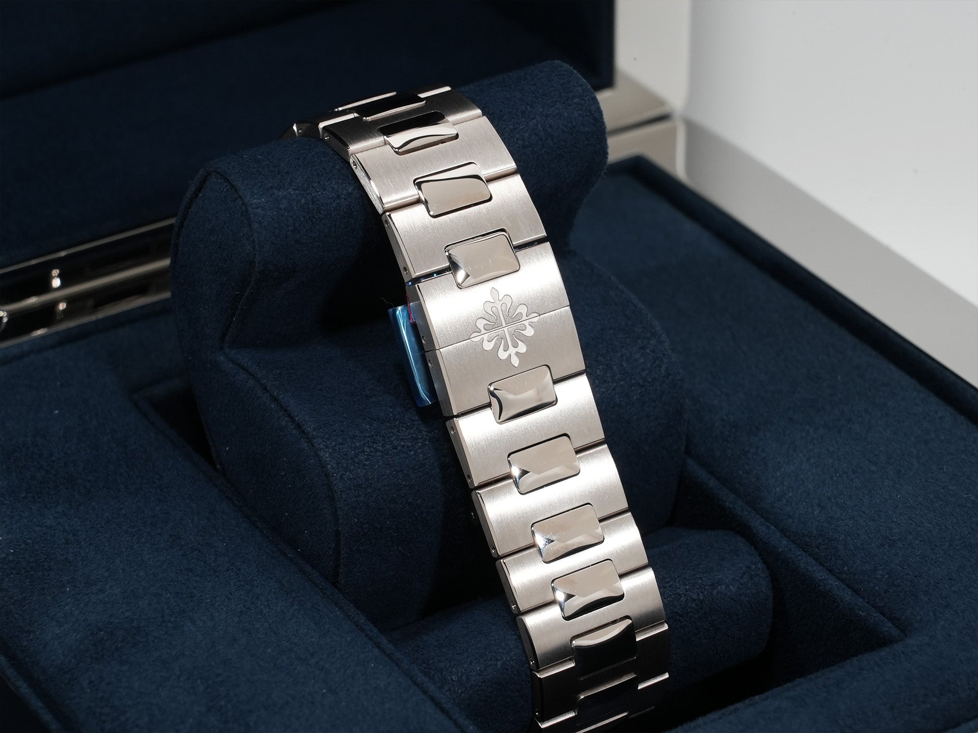 Patek Philippe Cubitus Ref. 7128/1G-001 White Gold Blue-Gray Dial Unused zgjqxrr4