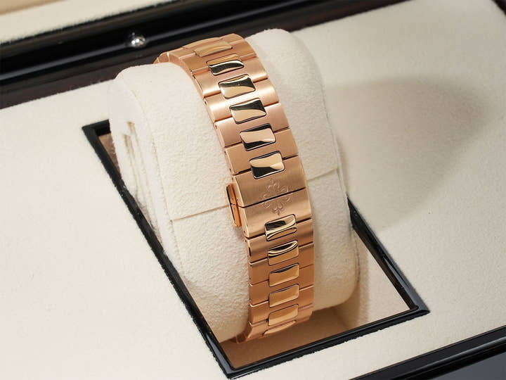 パテックフィリップ ノーチラス クロノグラフ Ref.5980/1R-001 ローズゴールド ブラックグラデーション文字盤 中古 gbkc5xdn