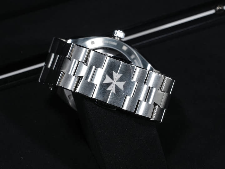 ヴァシュロンコンスタンタン オーヴァーシーズ トゥールビヨン Ref.6000V/110A-B544 ステンレススチール ブルー文字盤 中古 rum8wuen