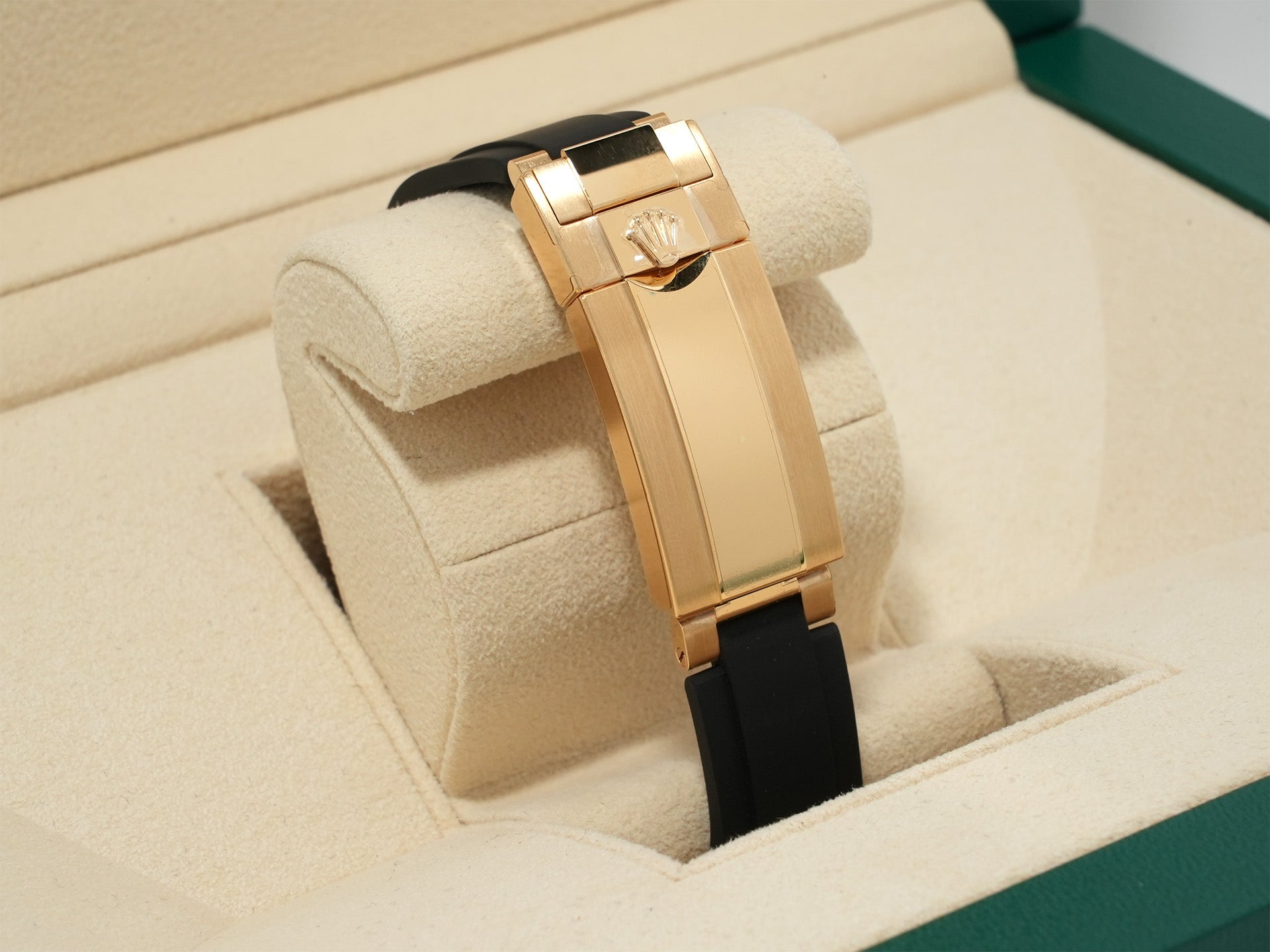 Rolex Daytona Ref. 126518LN Yellow Gold with Golden and Bright Black Dial, Unused, kyc5scp6