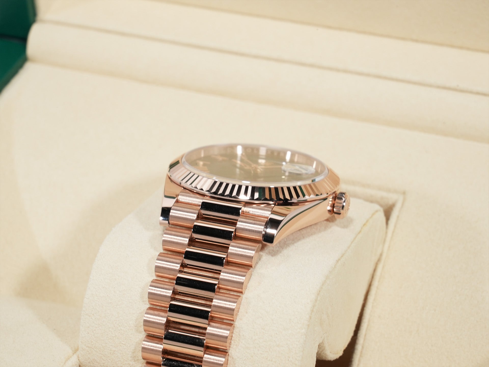 ロレックス デイデイト40 Ref.228235 エバーローズゴールド オリーブグリーン文字盤 美中古 2gmf5vkx