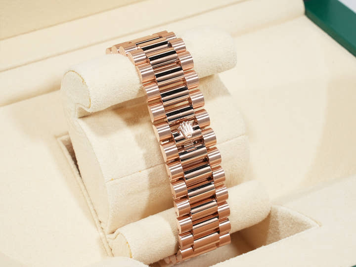 ロレックス デイデイト40 Ref.228235 エバーローズゴールド オリーブグリーン文字盤 美中古 2gmf5vkx