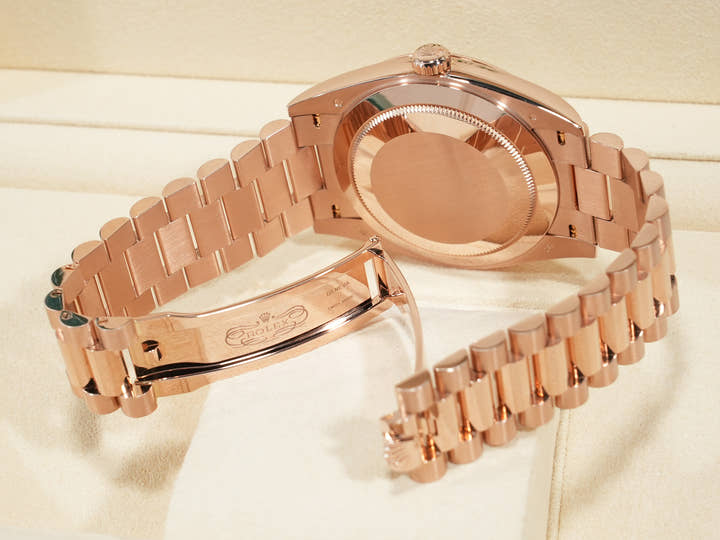 ロレックス デイデイト40 Ref.228235 エバーローズゴールド オリーブグリーン文字盤 美中古 2gmf5vkx