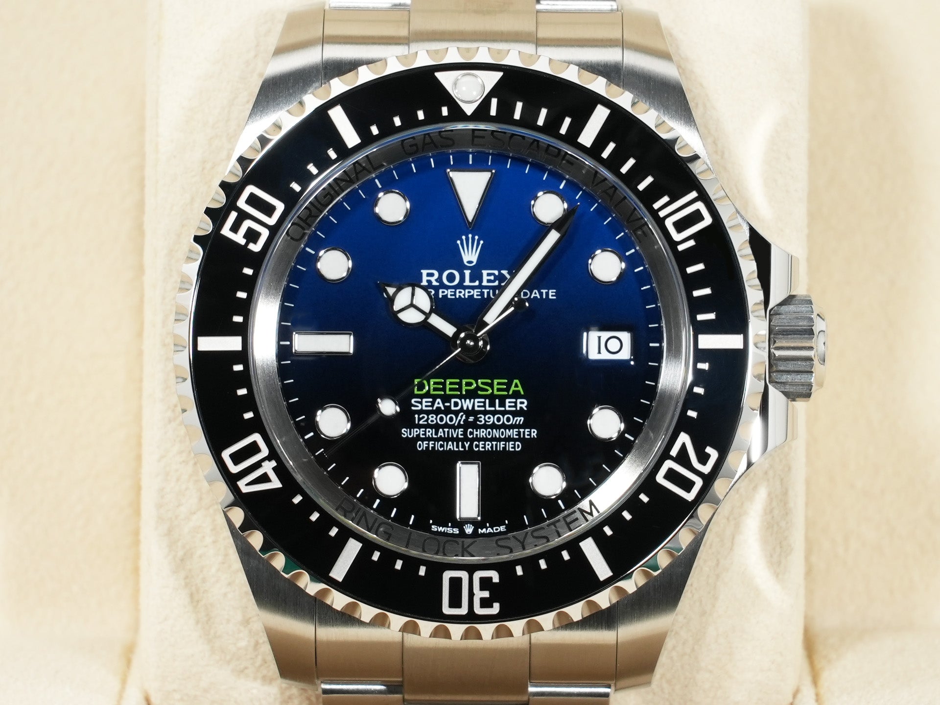 ロレックス シードゥエラー ディープシー Ref.136660 ステンレススチール D-BLUE文字盤 未使用 648nt3pp