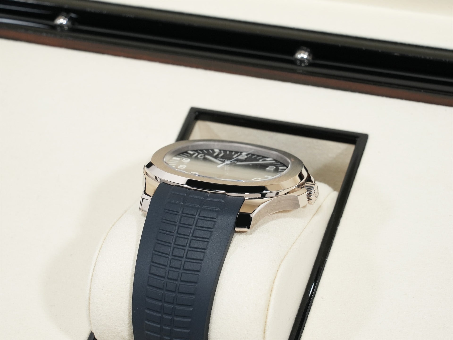 パテックフィリップ アクアノート Ref.5168G-001 ホワイトゴールド ミッドナイトブルー文字盤 中古 6fgadyjf