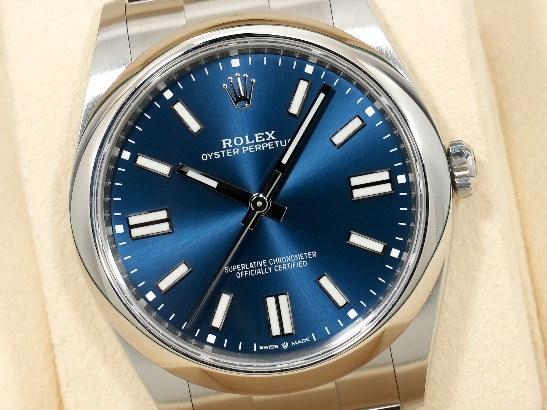 ロレックス オイスターパーペチュアル41 Ref.124300 ステンレススチール ブライトブルー文字盤 未使用 q42pk24a