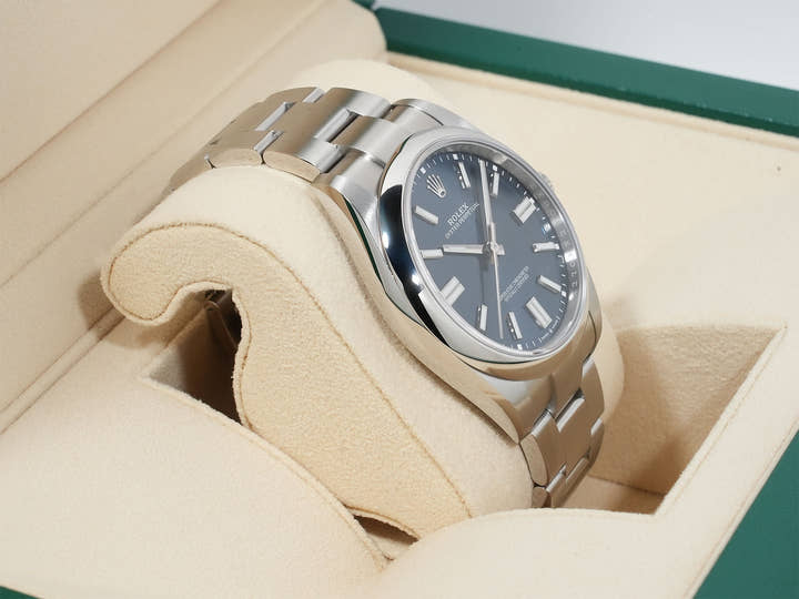 ロレックス オイスターパーペチュアル41 Ref.124300 ステンレススチール ブライトブルー文字盤 未使用 q42pk24a