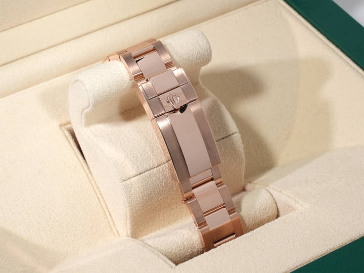 ロレックス デイトナ Ref.126505 エバーローズゴールド サンダストxブライトブラック文字盤 未使用 v99wq7jq