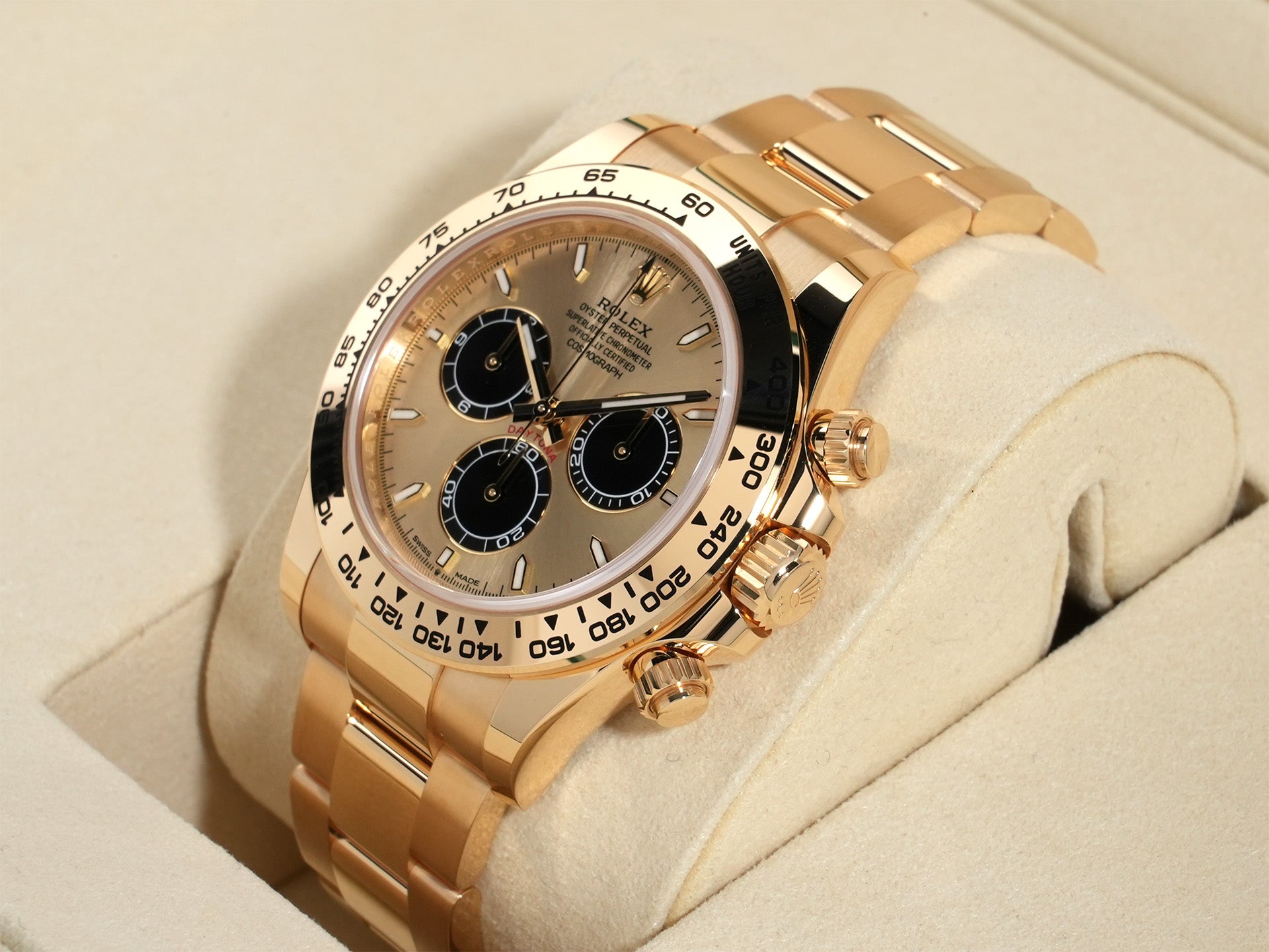 ロレックス デイトナ Ref.126508 イエローゴールド ゴールデンxブライトブラック文字盤 未使用 u4efqfv8