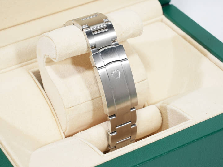 Rolex Oyster Perpetual 39 Ref. 114300 Stainless Steel White Dial Pre-owned tjof4jxg