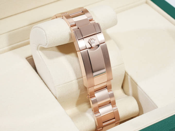 Rolex Daytona Ref. 126505 Everose Gold Chocolate with Bright Black Dial, Unused, b2v6vg8o