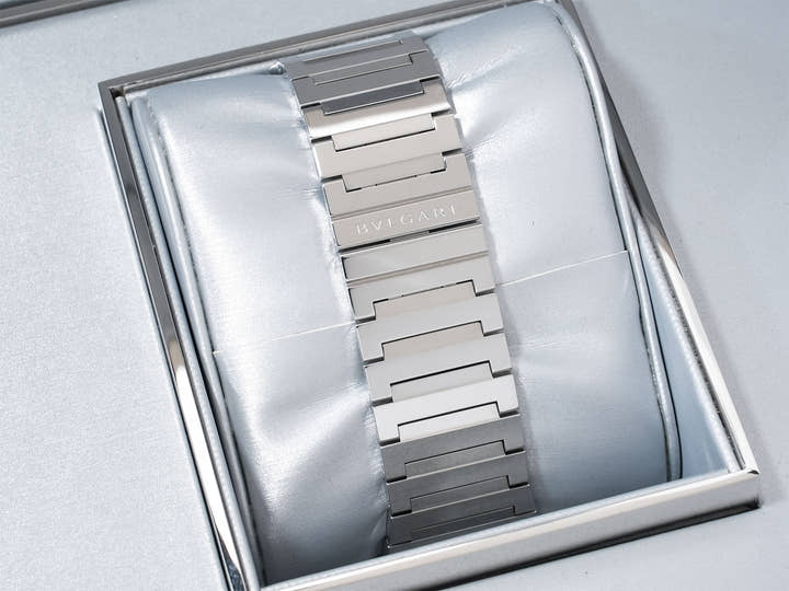 ブルガリ オクト フィニッシモ 妹島和世 Ref.103710 ステンレススチール グレー文字盤 中古 h6q7ihw7