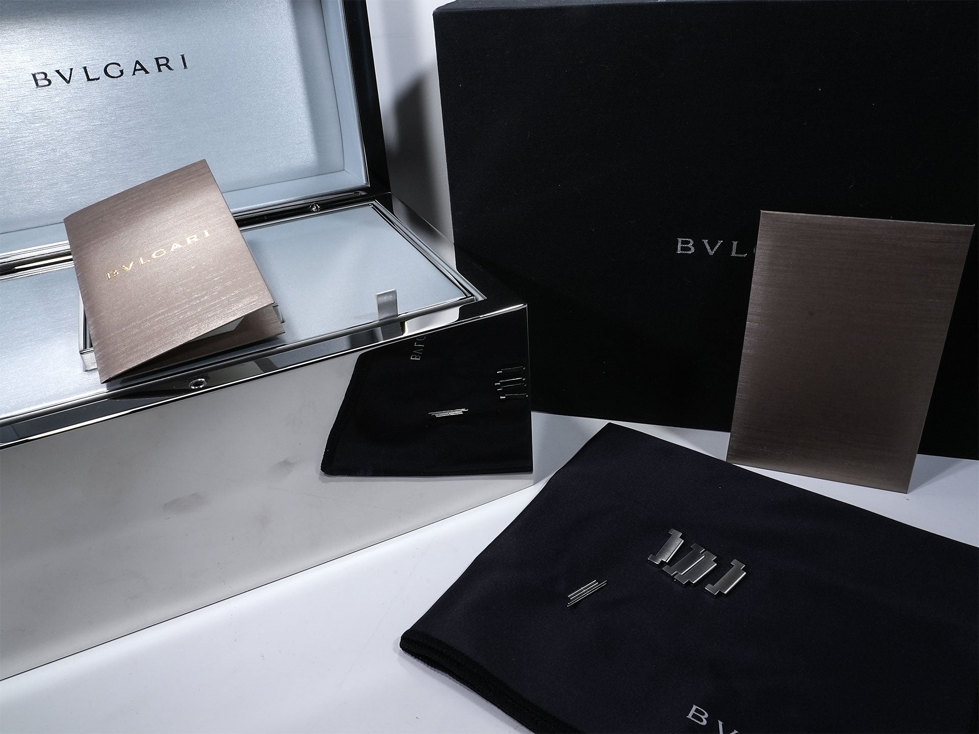 ブルガリ オクト フィニッシモ 妹島和世 Ref.103710 ステンレススチール グレー文字盤 中古 h6q7ihw7