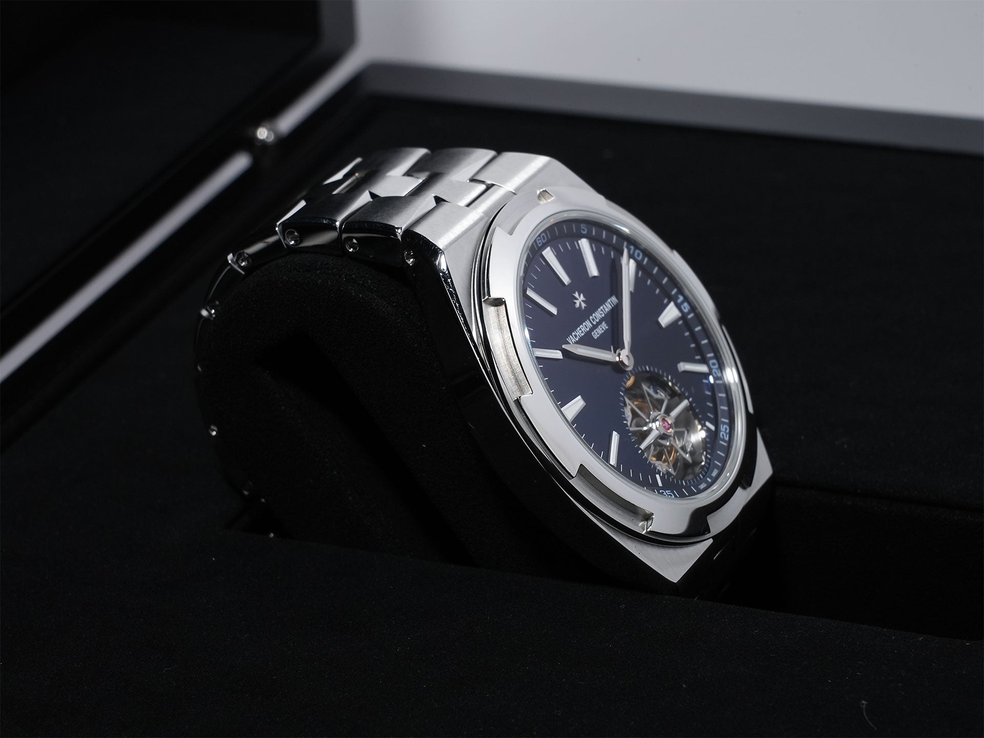 ヴァシュロンコンスタンタン オーヴァーシーズ トゥールビヨン Ref.6000V/110A-B544 ステンレススチール ブルー文字盤 中古 5wdzx3s9
