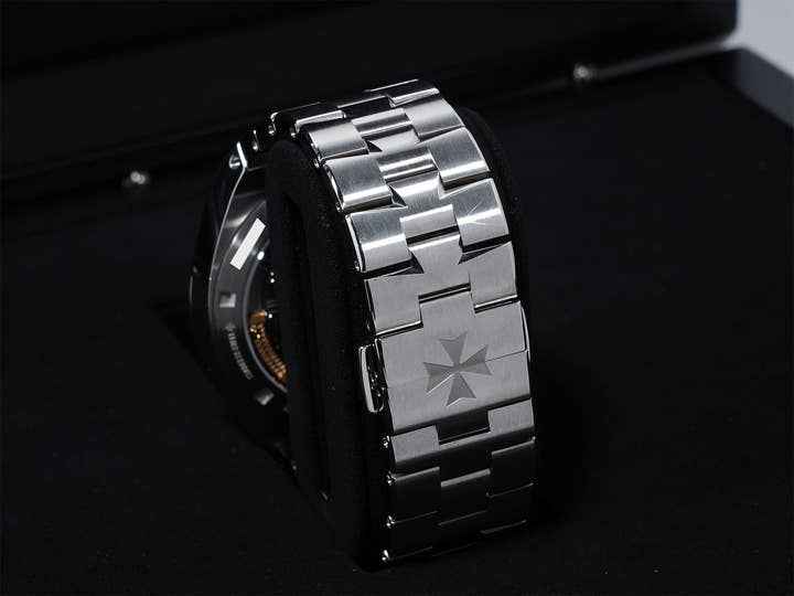 ヴァシュロンコンスタンタン オーヴァーシーズ トゥールビヨン Ref.6000V/110A-B544 ステンレススチール ブルー文字盤 中古 5wdzx3s9