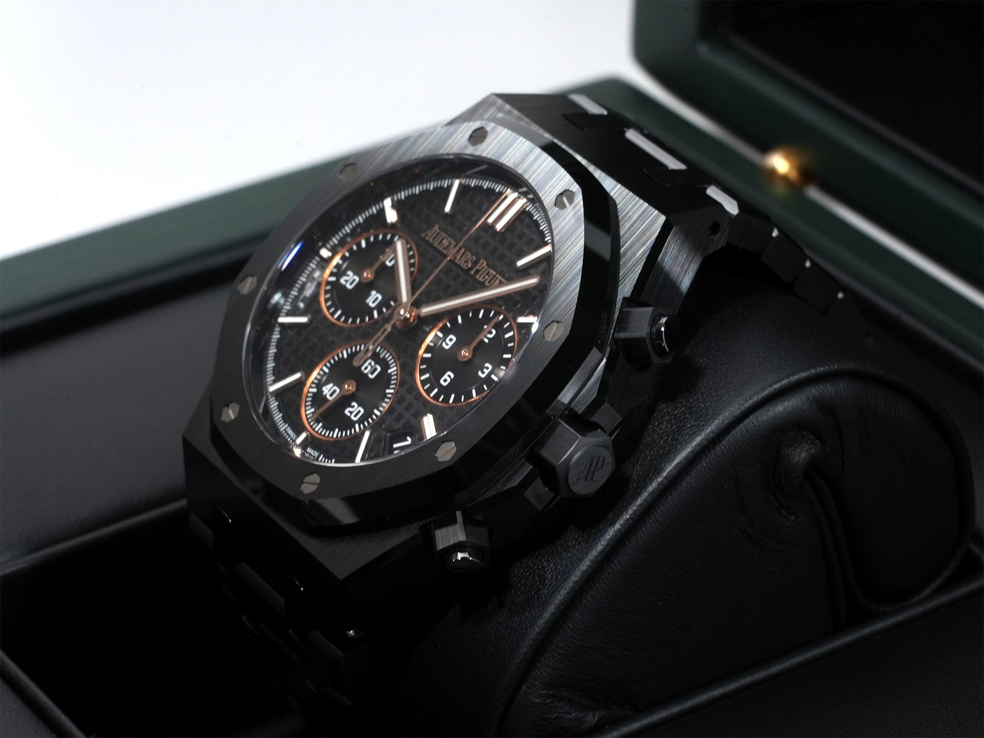 オーデマピゲ ロイヤルオーク クロノグラフ Ref.26240CE.OO.1225CE.02 ブラックセラミック ブラック文字盤 未使用 gz8936n3