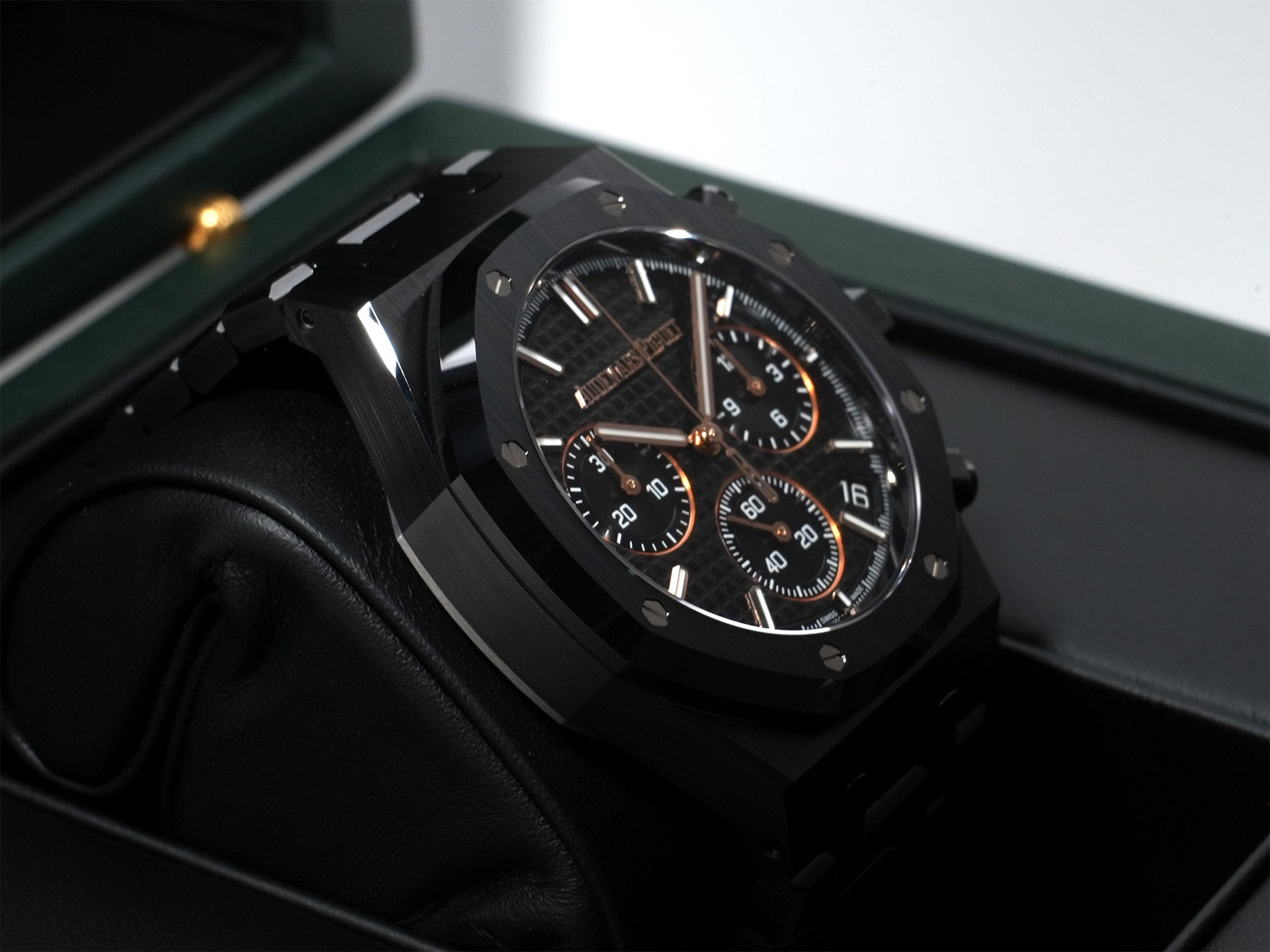 オーデマピゲ ロイヤルオーク クロノグラフ Ref.26240CE.OO.1225CE.02 ブラックセラミック ブラック文字盤 未使用 gz8936n3