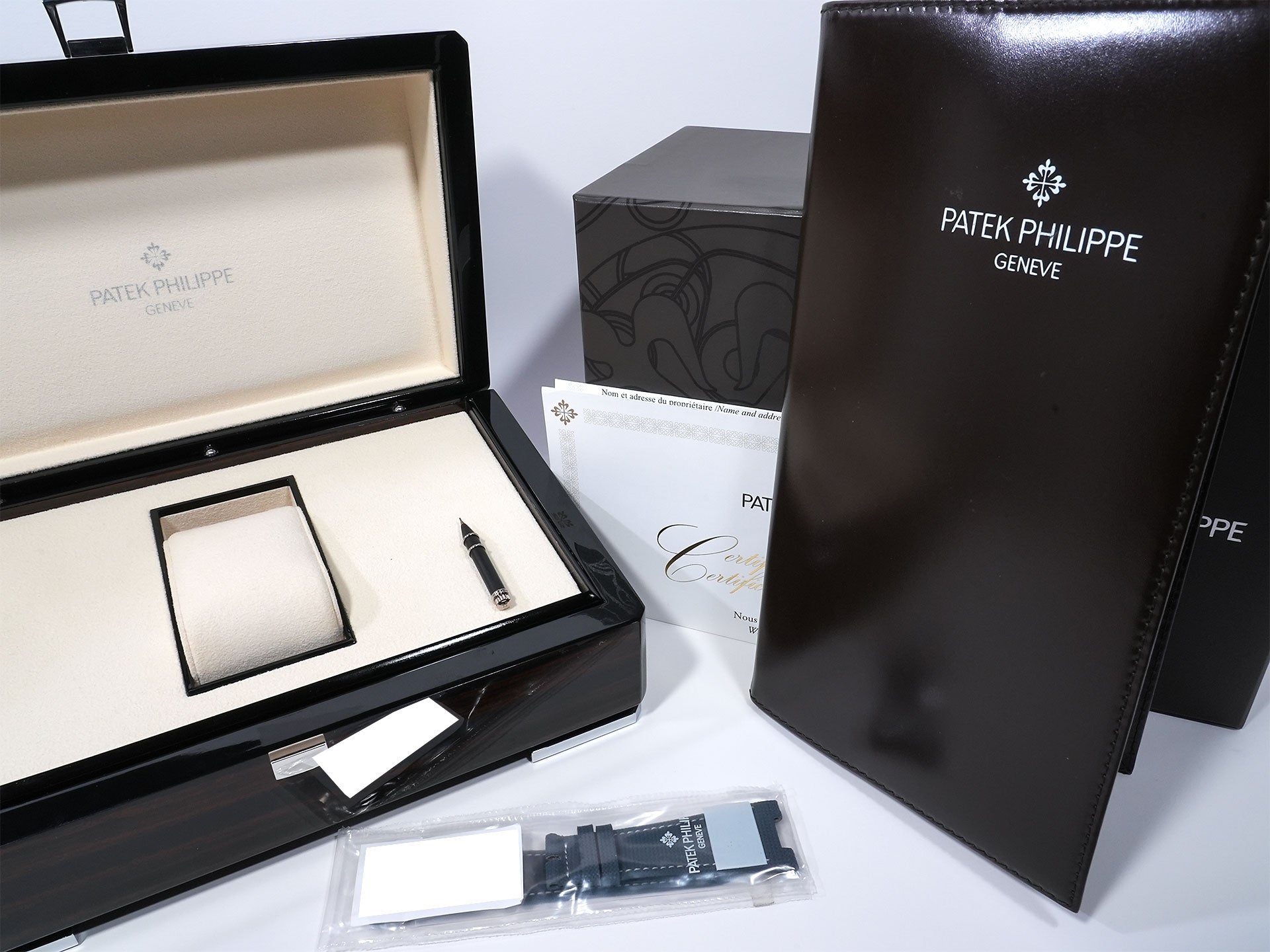 パテックフィリップ ノーチラス クロノグラフ Ref.5980/60G-001 ホワイトゴールド ブルーグレー オパーリン文字盤 極美品 ixi88quz