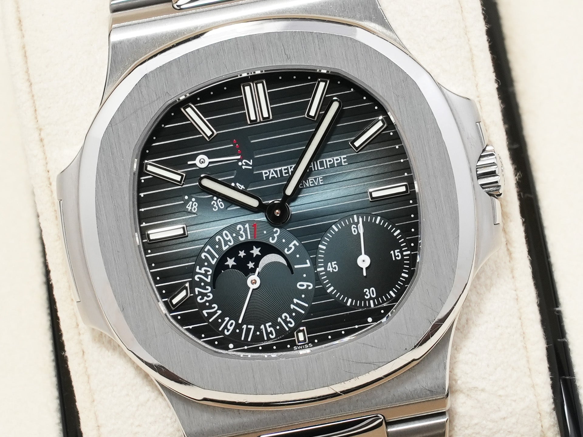Patek Philippe Nautilus Petite Complication Ref. 5712/1A-001 Stainless Steel Blue Dial Pre-owned y57pc952