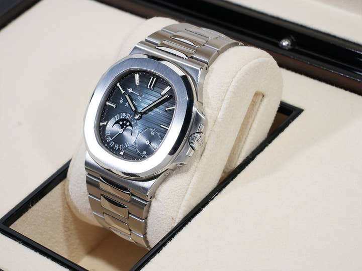 Patek Philippe Nautilus Petite Complication Ref. 5712/1A-001 Stainless Steel Blue Dial Pre-owned y57pc952