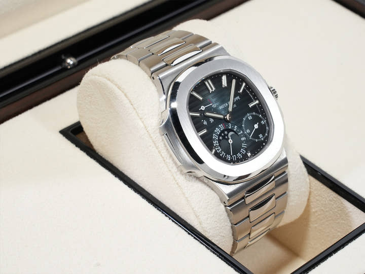 Patek Philippe Nautilus Petite Complication Ref. 5712/1A-001 Stainless Steel Blue Dial Pre-owned y57pc952
