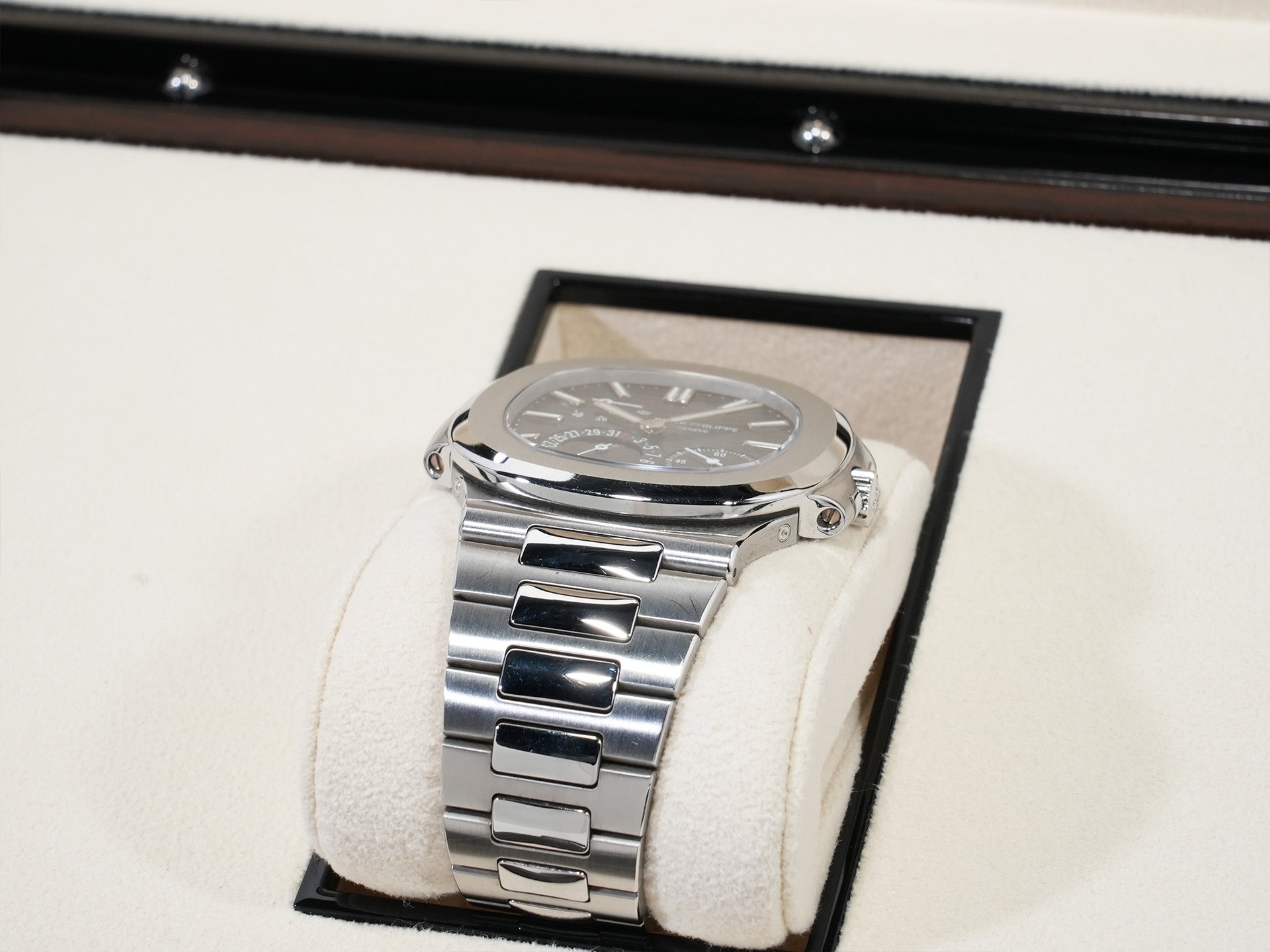 Patek Philippe Nautilus Petite Complication Ref. 5712/1A-001 Stainless Steel Blue Dial Pre-owned y57pc952