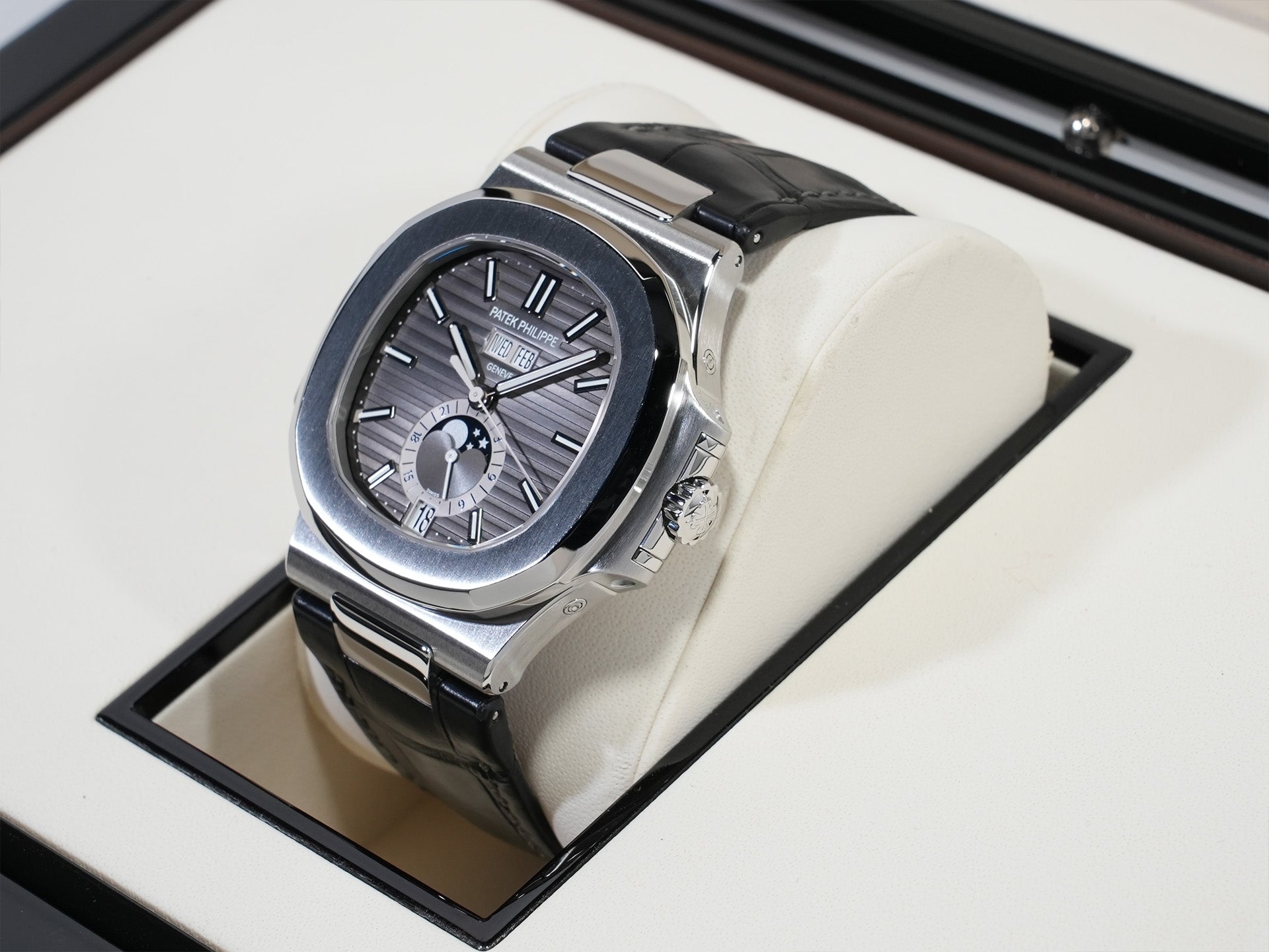 ノーチラス アニュアルカレンダー ムーンフェイズ Ref.5726A-001 (ID