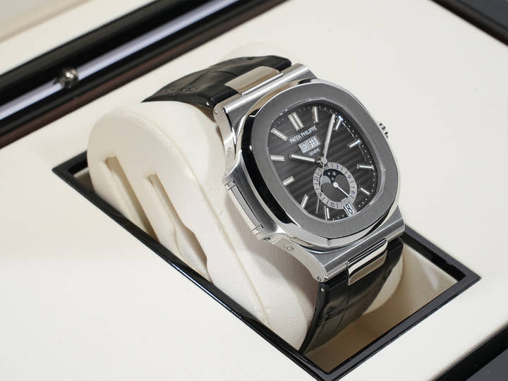 パテックフィリップ ノーチラス アニュアルカレンダー ムーンフェイズ Ref.5726A-001 ステンレススチール ブラック文字盤 美品 75ga46qo