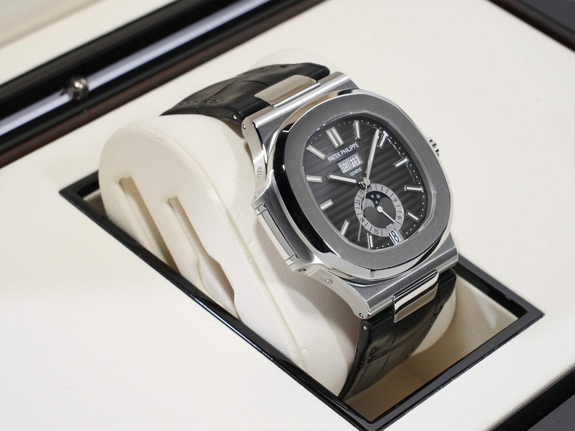 パテックフィリップ ノーチラス アニュアルカレンダー ムーンフェイズ Ref.5726A-001 ステンレススチール ブラック文字盤 美品 75ga46qo