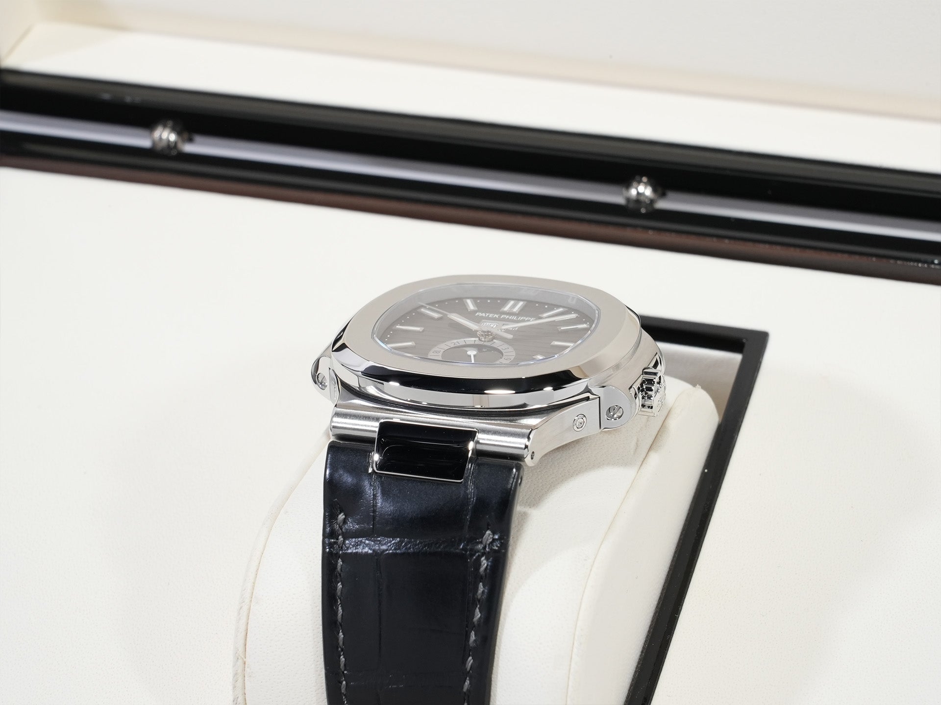 ノーチラス アニュアルカレンダー ムーンフェイズ Ref.5726A-001 (ID