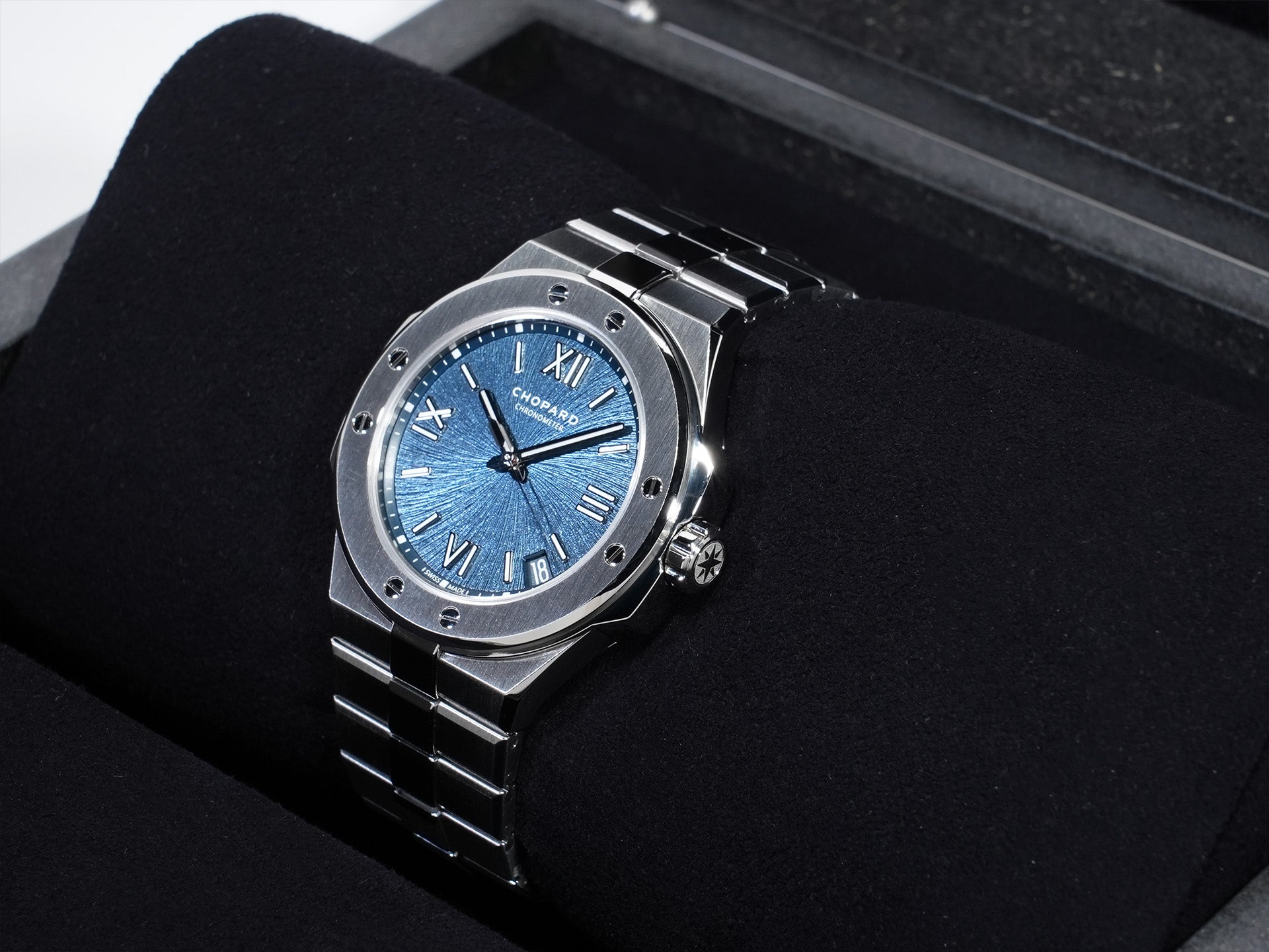 Chopard Alpine Eagle 41 Ref. 298600-3001 Stainless Steel Blue Dial Excellent Condition gaze6fqf