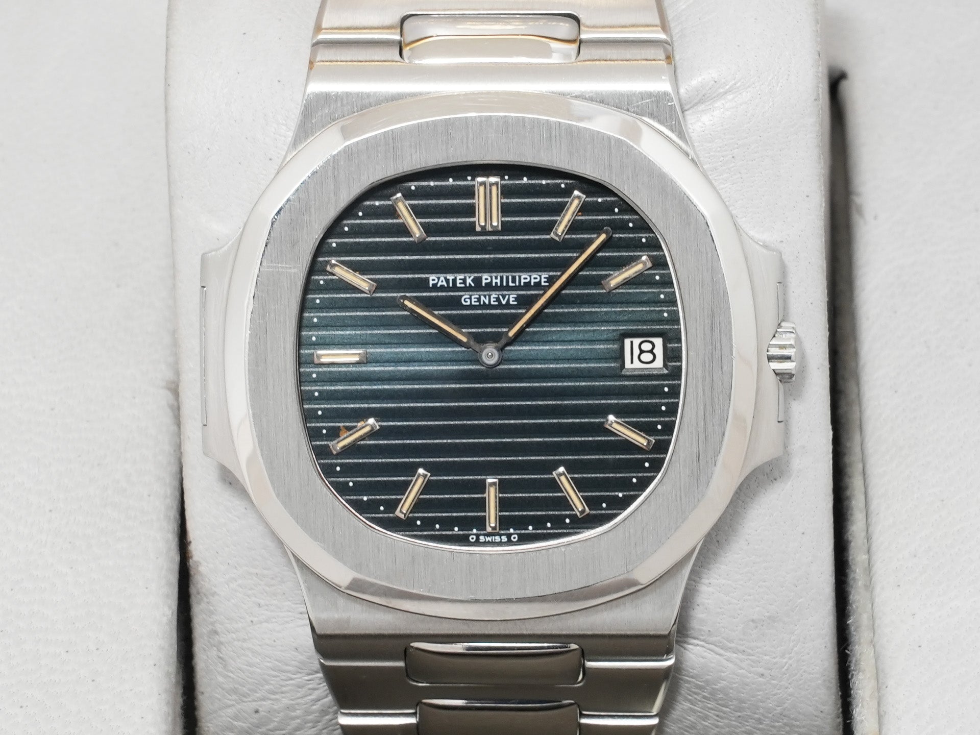 パテックフィリップ ノーチラス Ref.3700/1 ステンレススチール ブルー文字盤 中古 bwrdxqjb